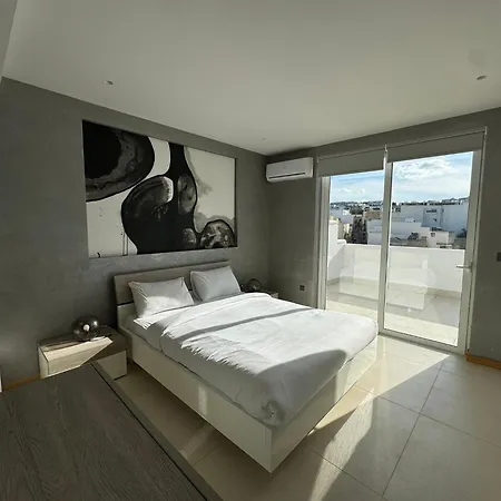 Giuliani Seafront Penthouse 16 *