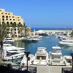 Giuliani Seafront Penthouse 16 *