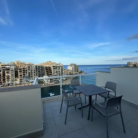 Giuliani Seafront Penthouse 16