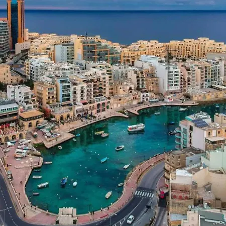 Giuliani Seafront Penthouse 16 *