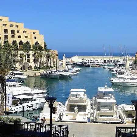 Giuliani Seafront Penthouse 16 *