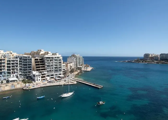 Giuliani Seafront Penthouse 16