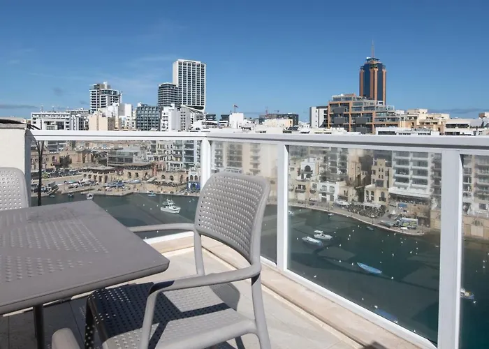 Giuliani Seafront Penthouse 16 *