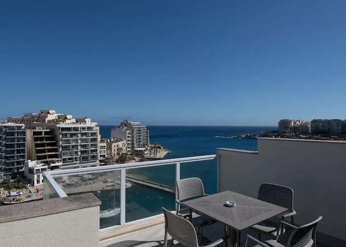 Giuliani Seafront Penthouse 16