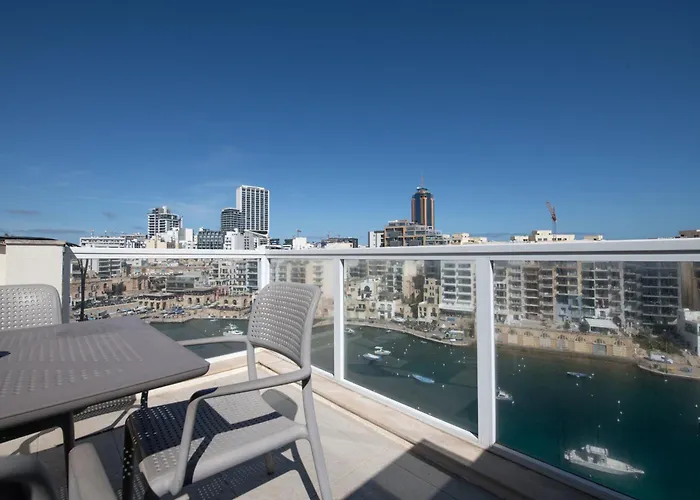 Giuliani Seafront Penthouse 16 Apartament St. Julian's