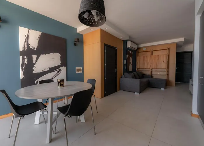 Giuliani Seafront Penthouse 16 *